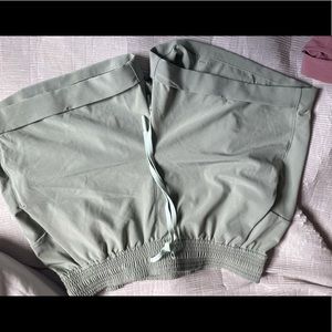 Lululemon spring breaker short